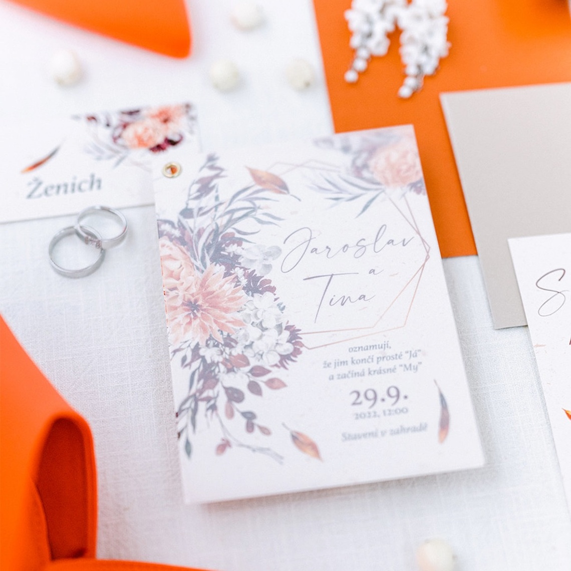 Svadobné oznámenie 249 – Kvety so zlatými lístočkami