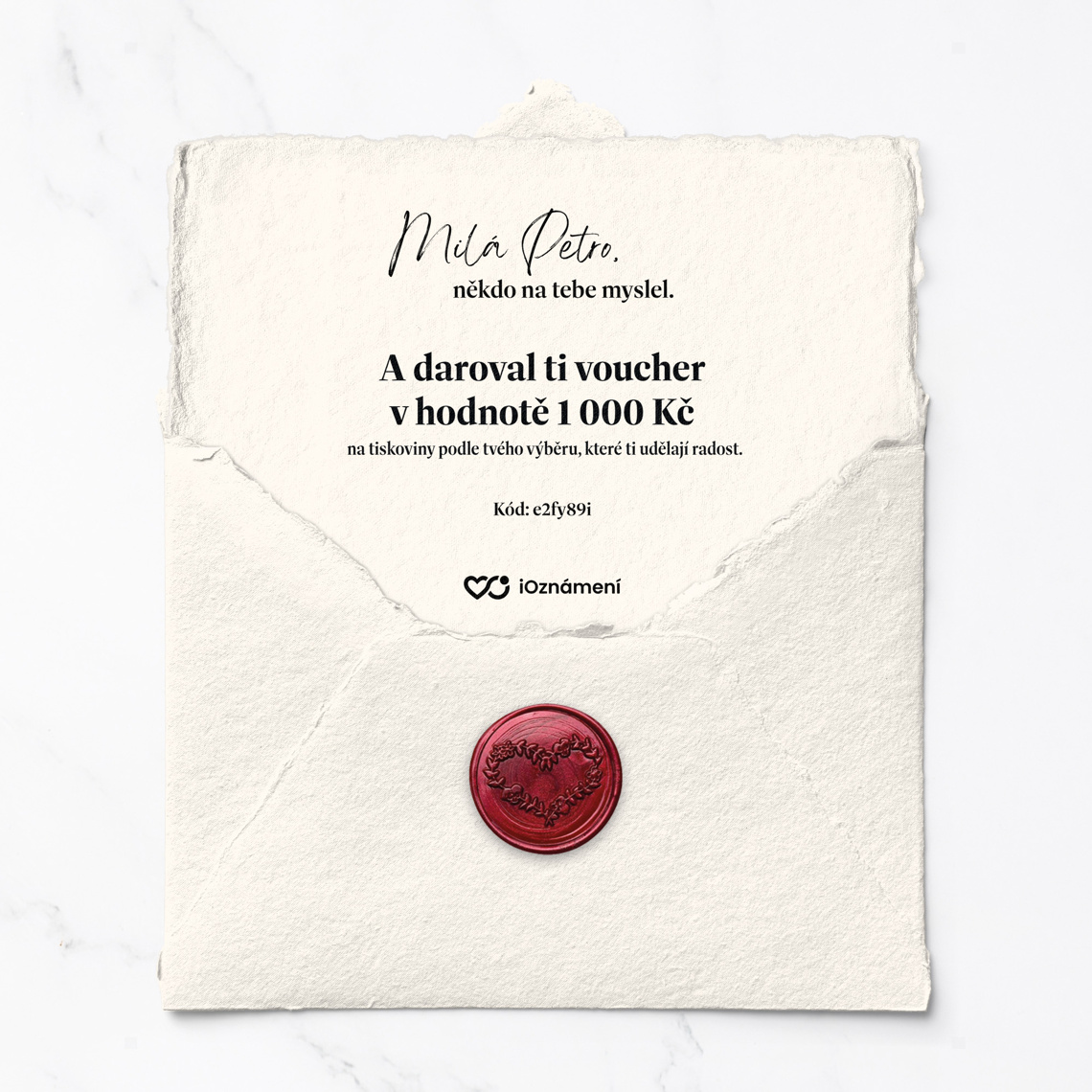 Darčekový voucher z ručného papiera s obálkou a pečaťou 1000 Kč