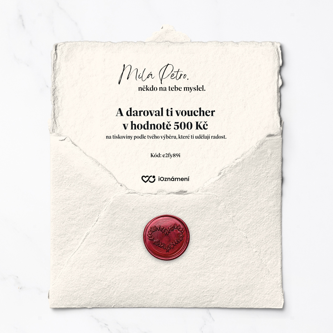 Darčekový voucher z ručného papiera s obálkou a pečaťou 500 Kč